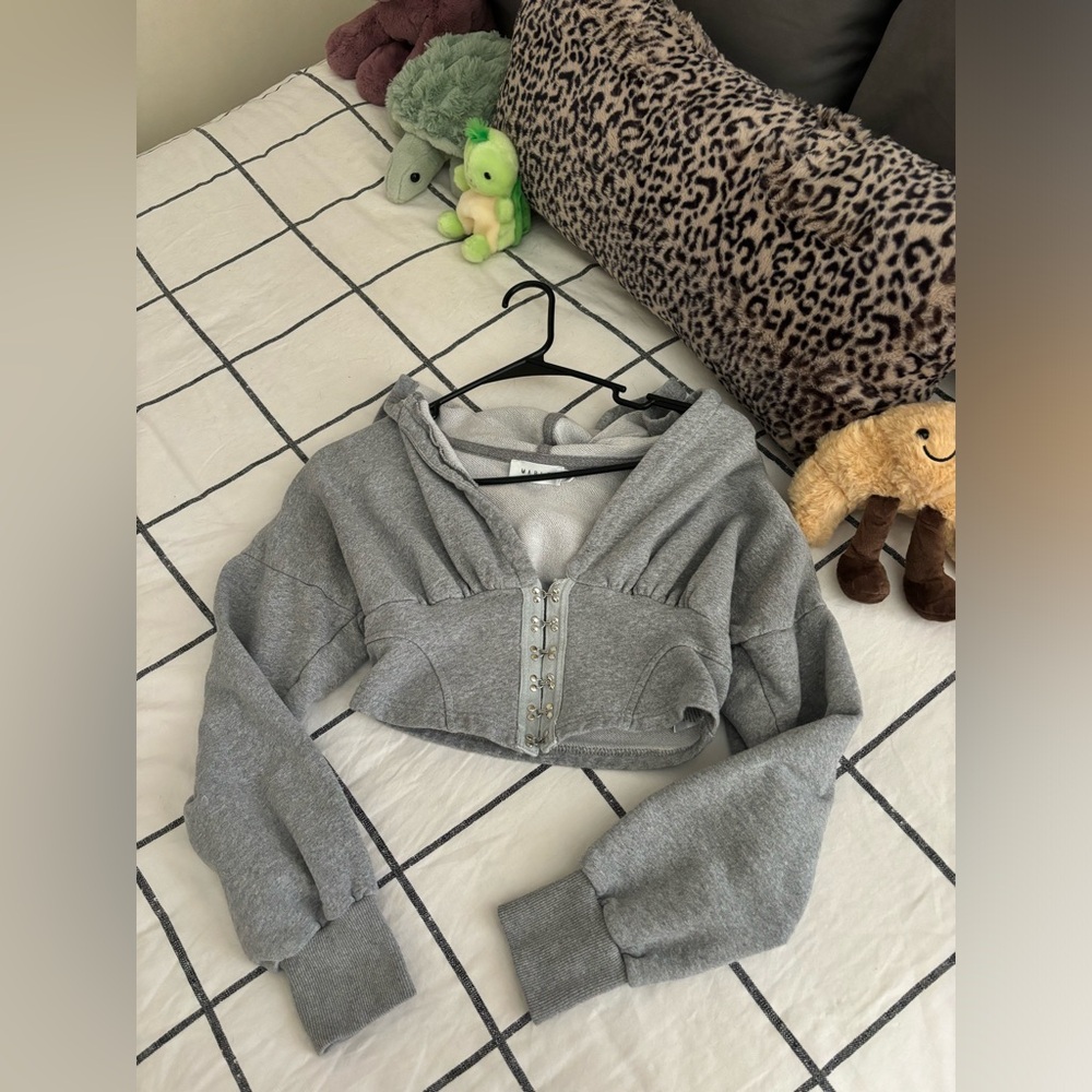 gray cropped sweatshirt